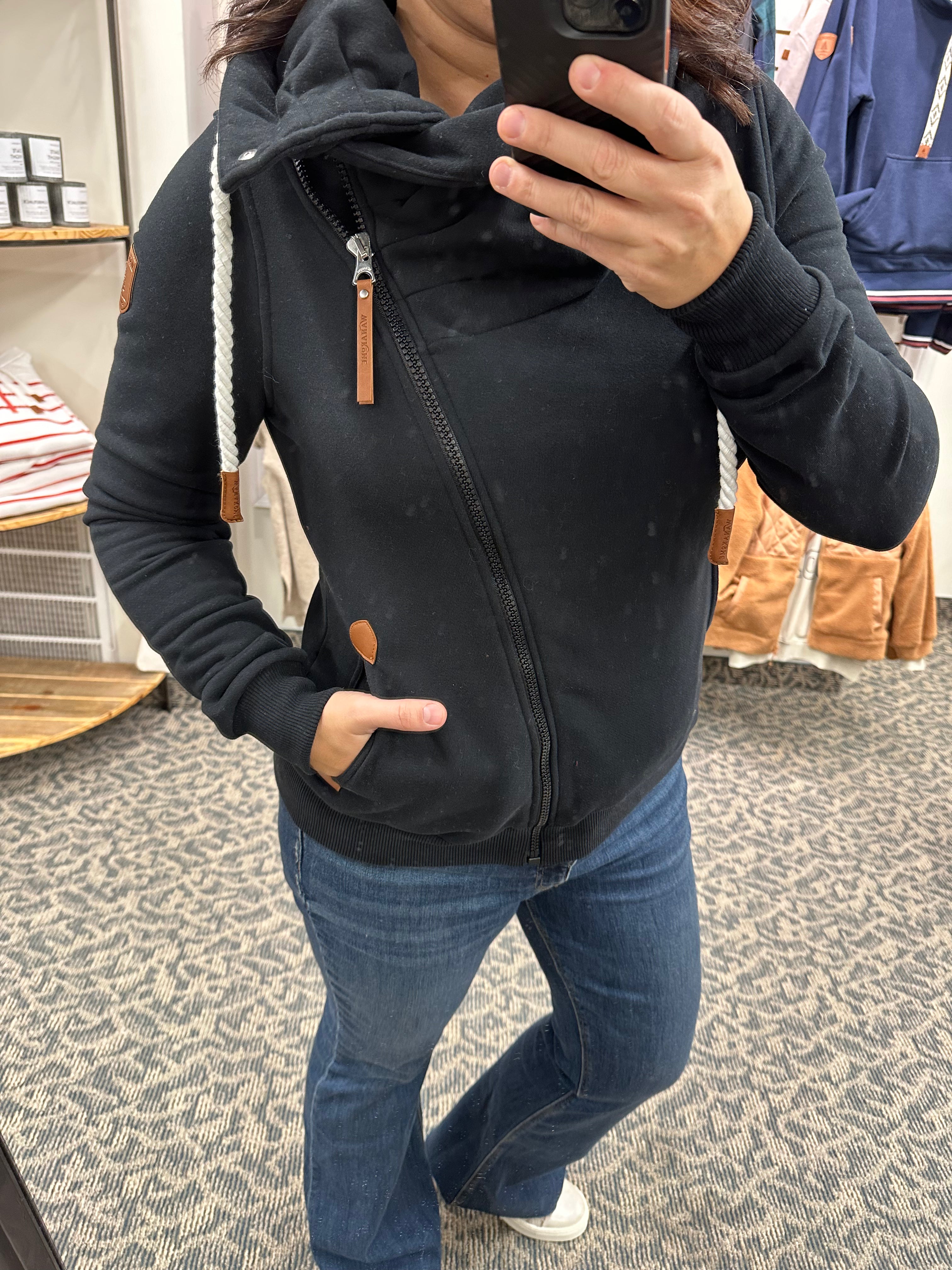 Black Hestia Wanakome Tops- Sweatshirt WANAKOME