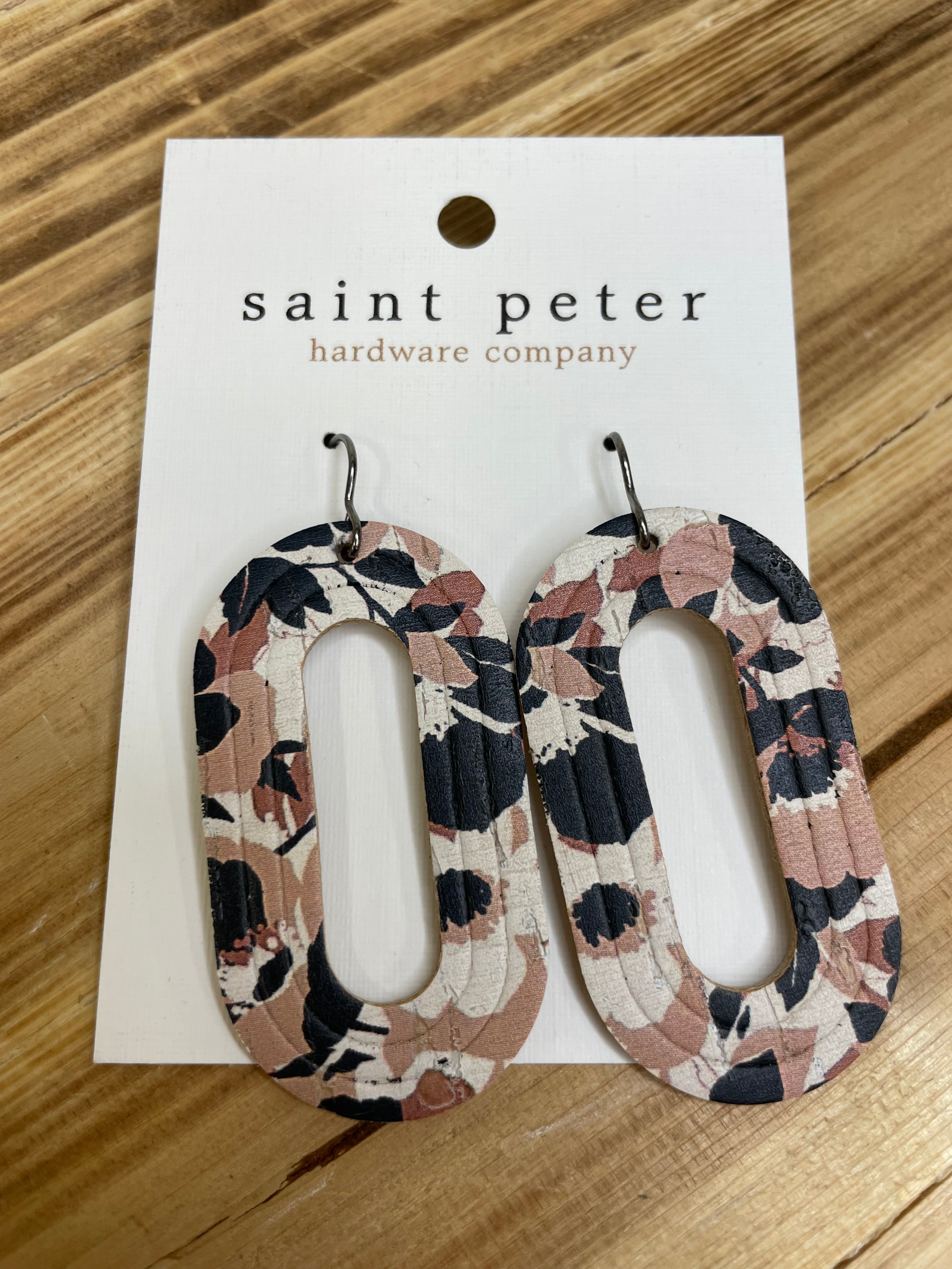 Black and Beige Floral Earring Jewelry - Earrings St. Peter Hardware