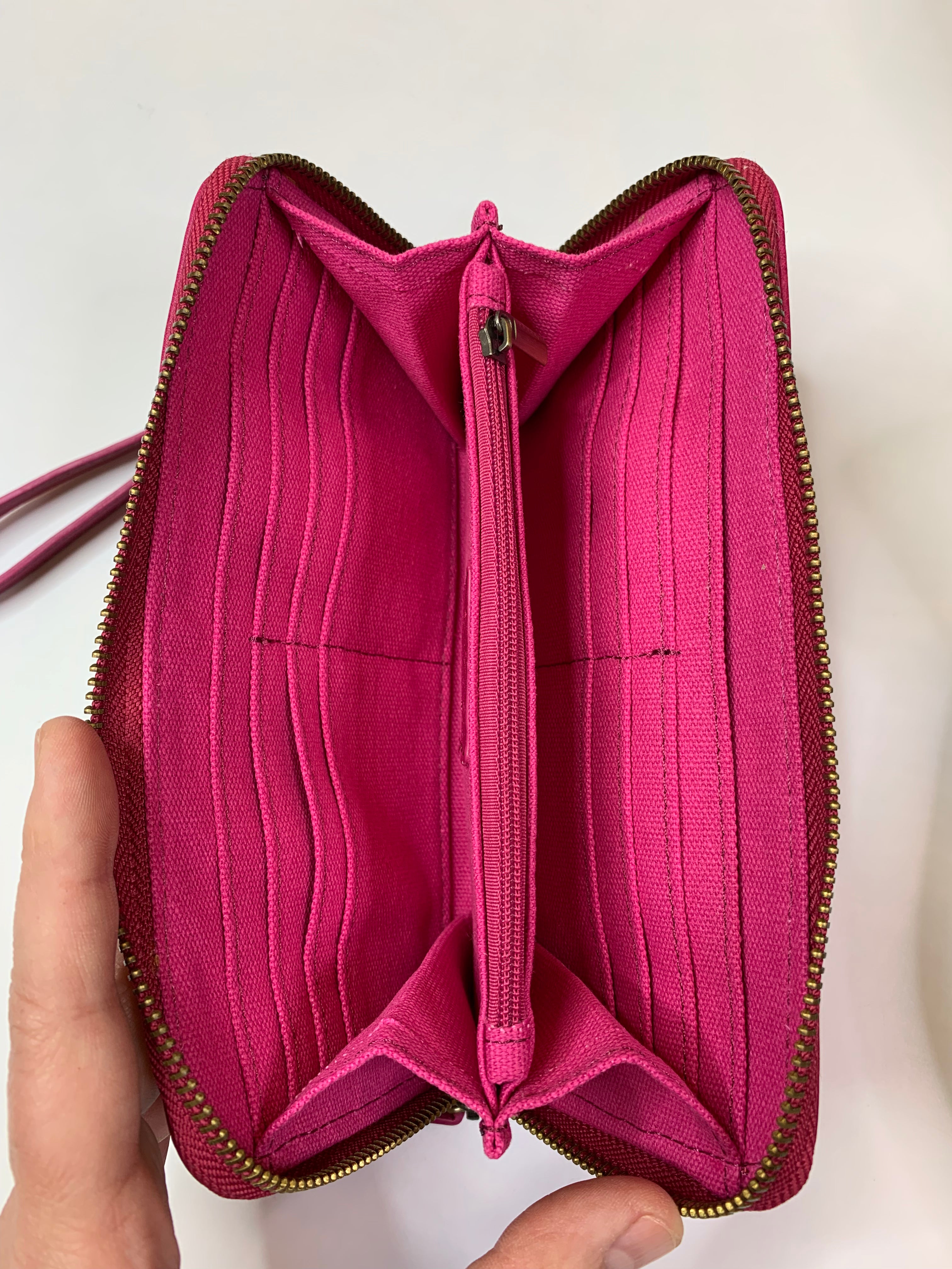 CHLOE ZIP AROUND Bags- Wallets & Wristlets JOY SUSAN
