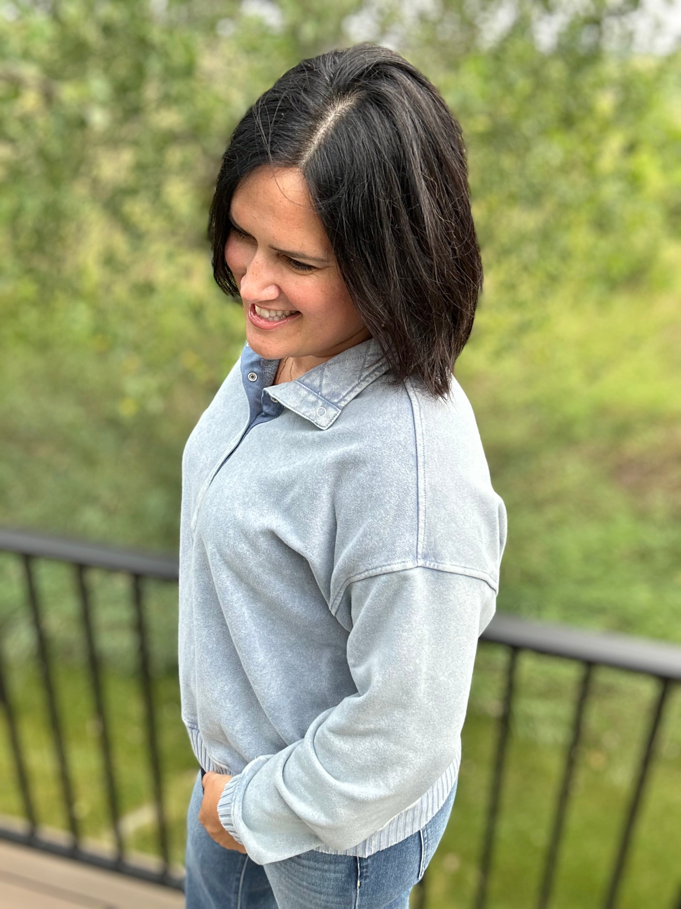 Denim Washed Half Button Sweatshirt Top- Sweatshirt TRES BIEN
