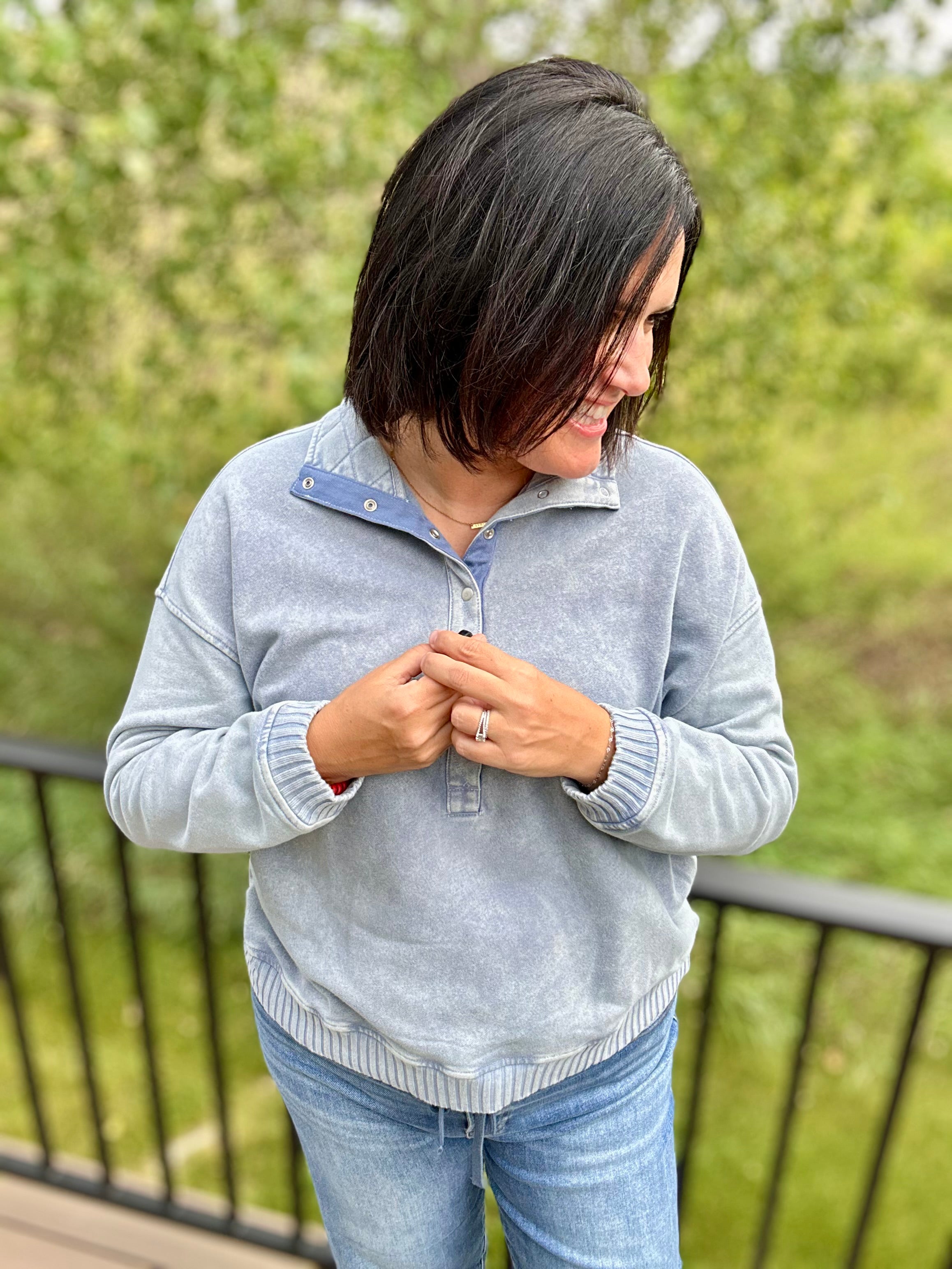 Denim Washed Half Button Sweatshirt Top- Sweatshirt TRES BIEN