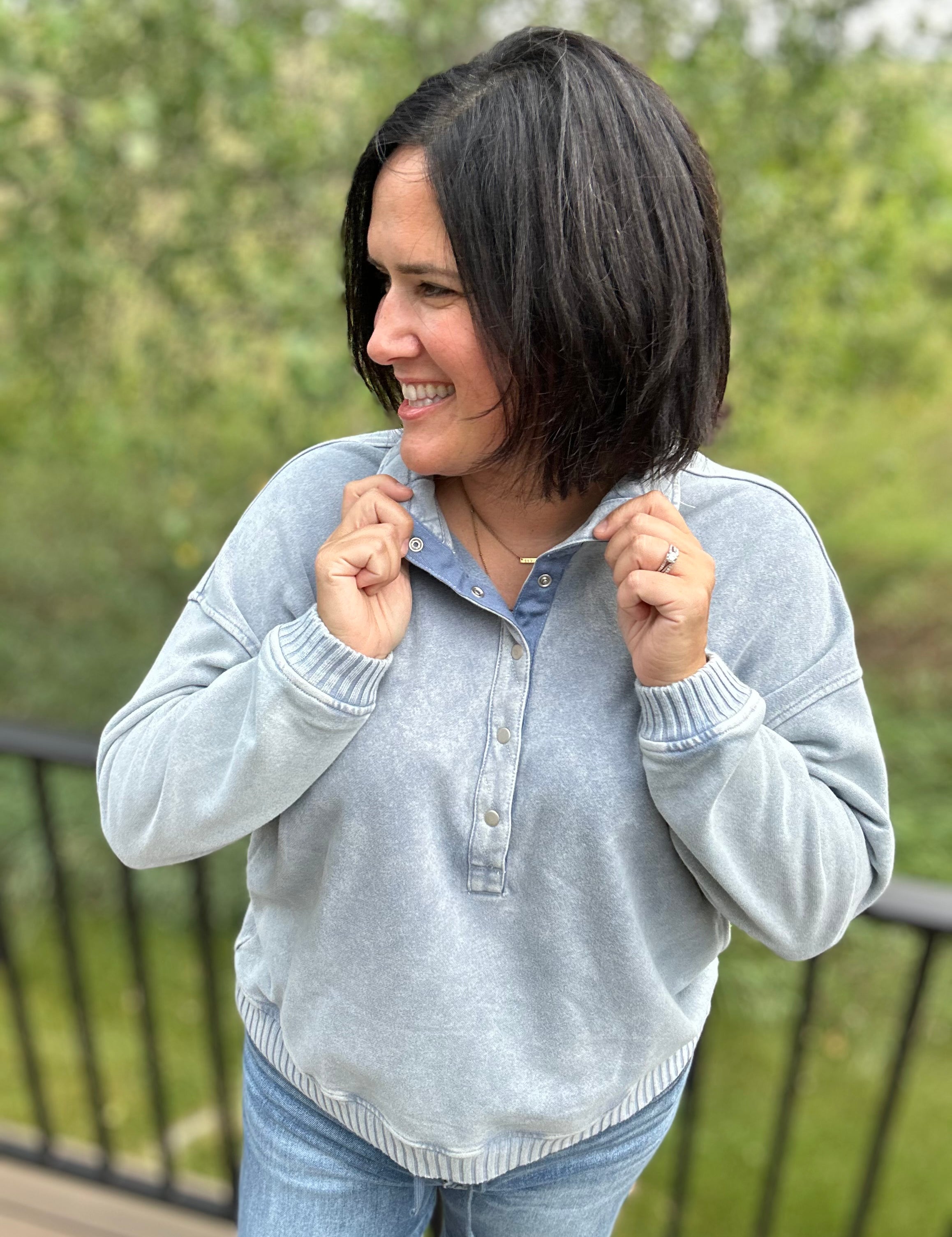 Denim Washed Half Button Sweatshirt Top- Sweatshirt TRES BIEN