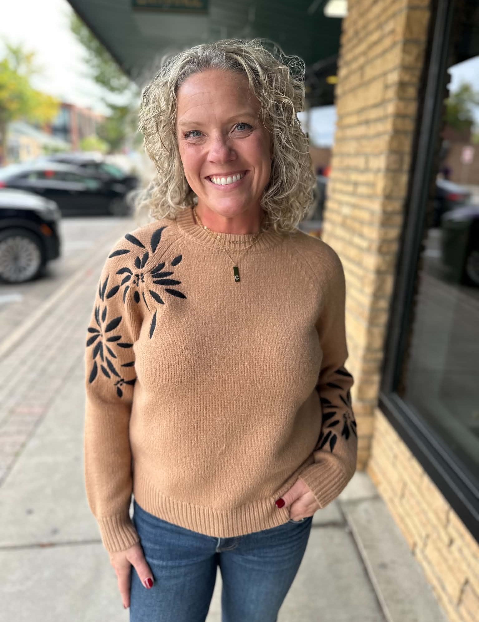 Camel Embroidery Sweater Top - Sweater STACCATO