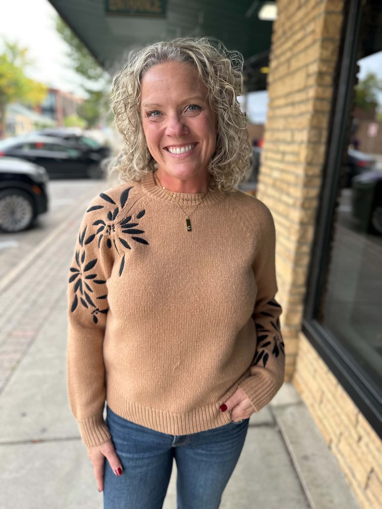 Camel Embroidery Sweater Top - Sweater STACCATO