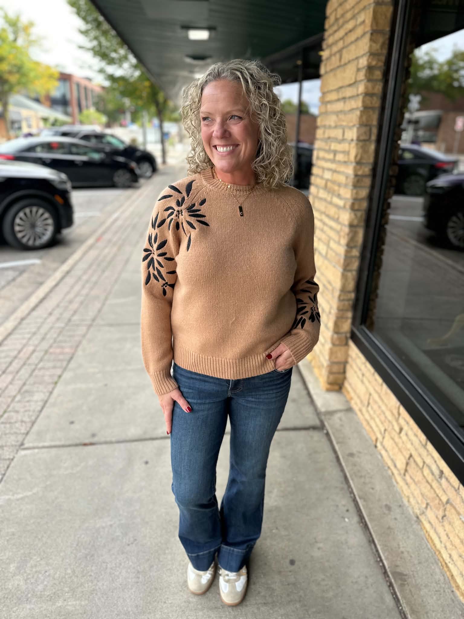 Camel Embroidery Sweater Top - Sweater STACCATO