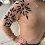 Camel Embroidery Sweater Top - Sweater STACCATO