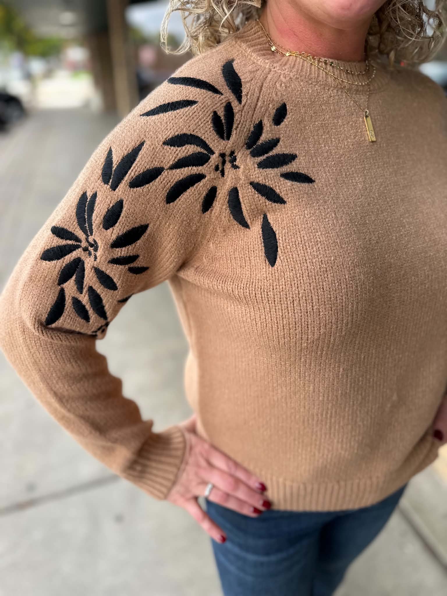 Camel Embroidery Sweater Top - Sweater STACCATO