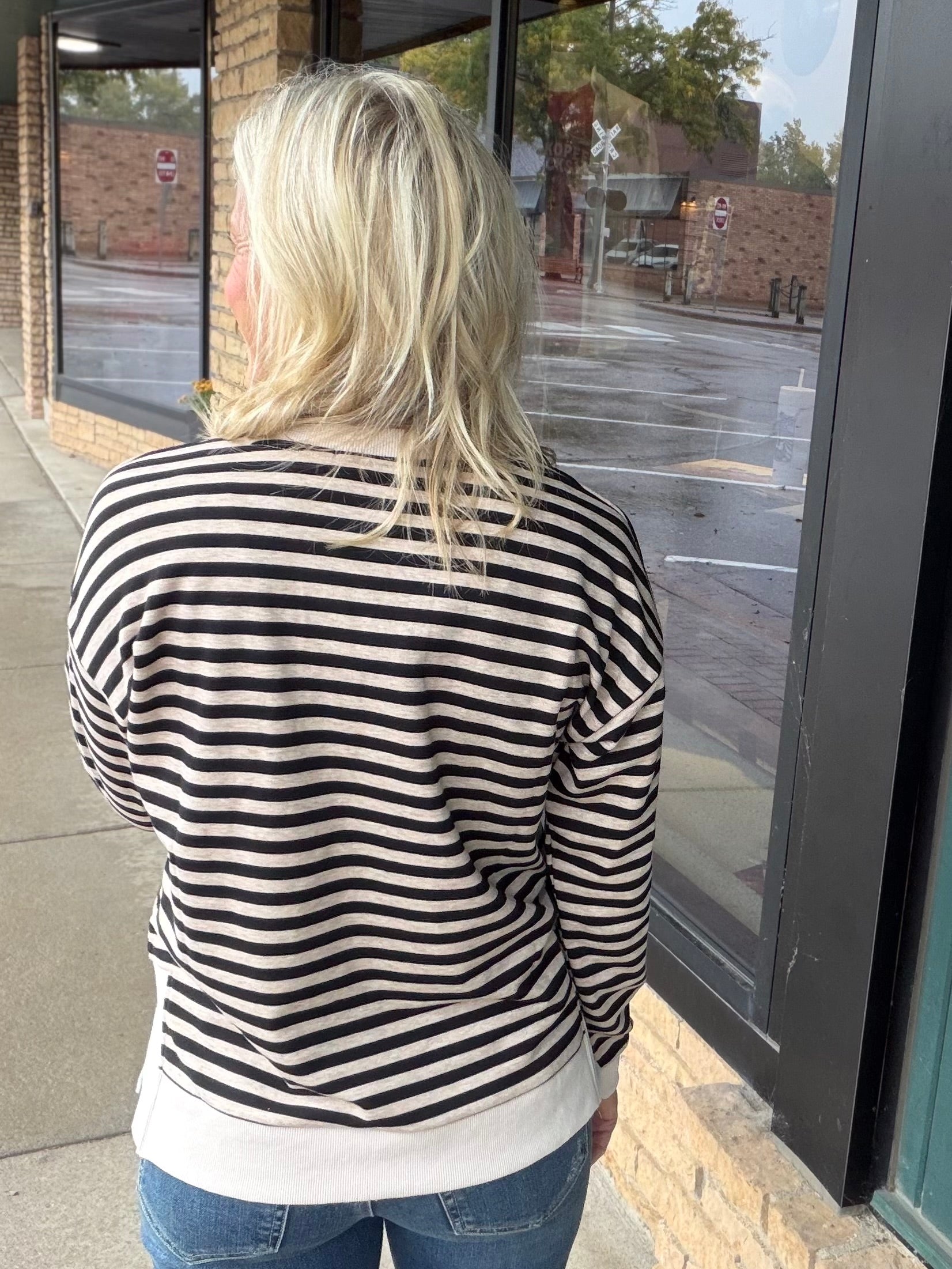 Black Oatmeal Notch Neck LS Stripe Top Top - Sweatshirt STACCATO