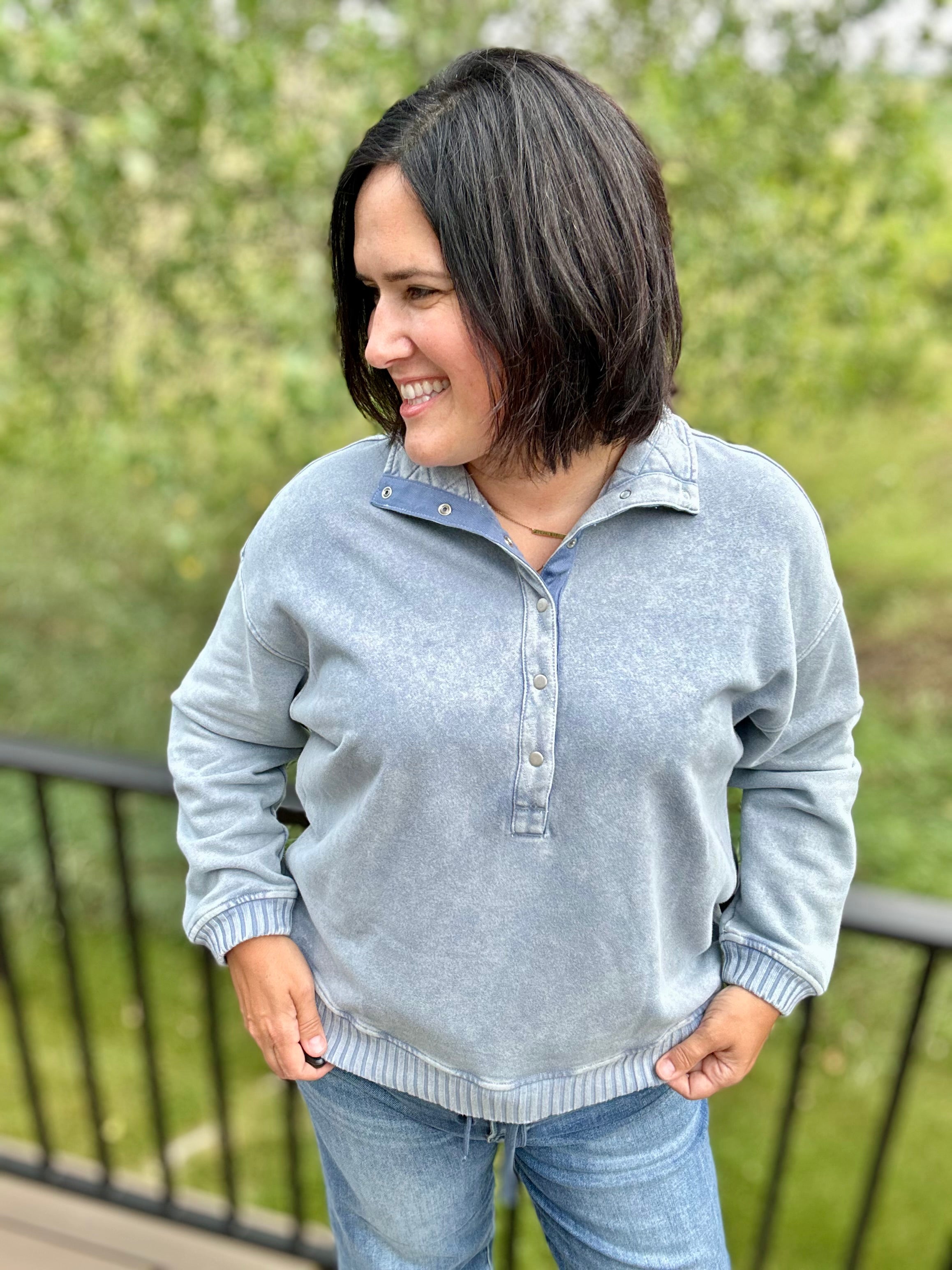Denim Washed Half Button Sweatshirt Top- Sweatshirt TRES BIEN