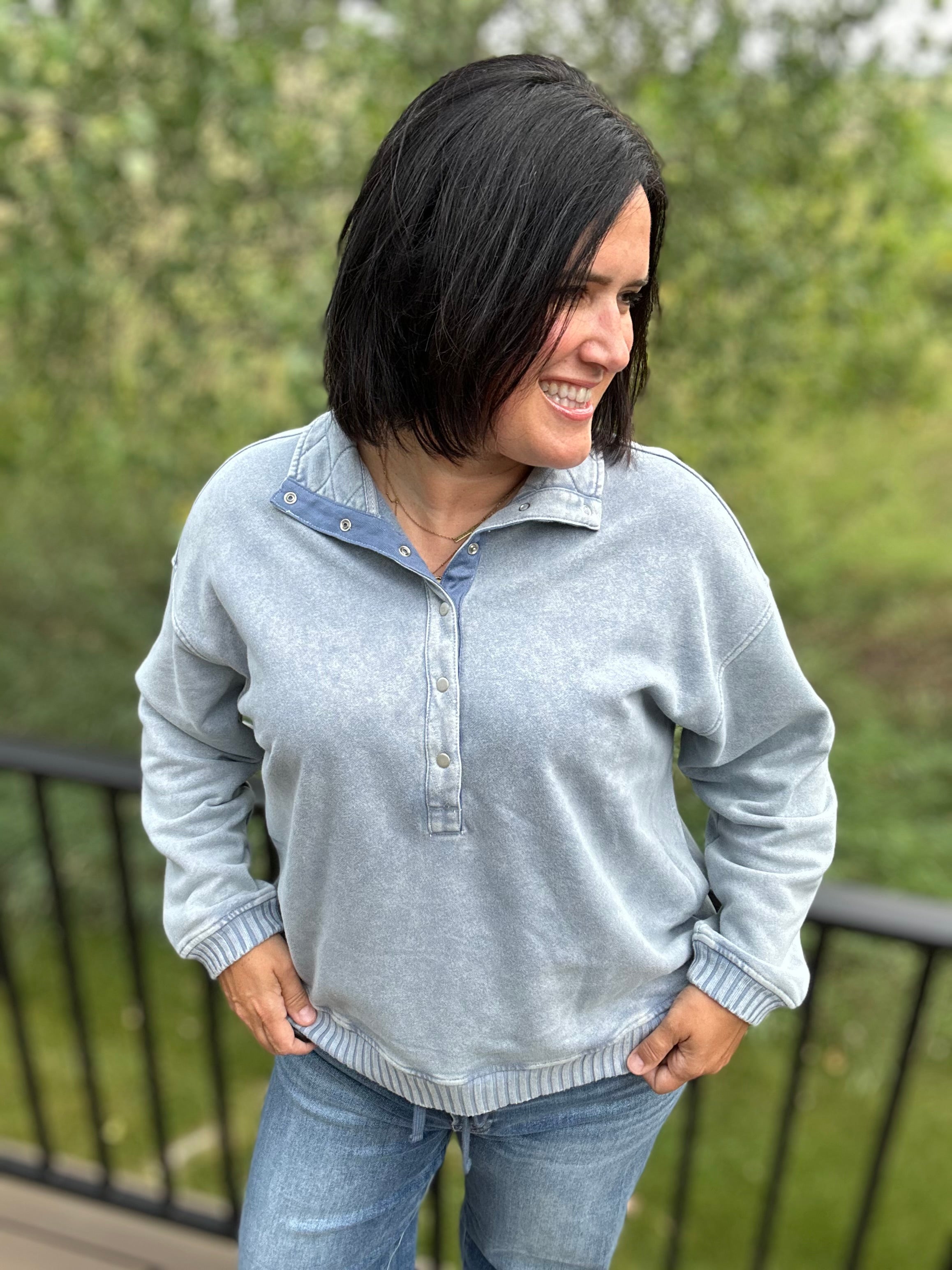 Denim Washed Half Button Sweatshirt Top- Sweatshirt TRES BIEN