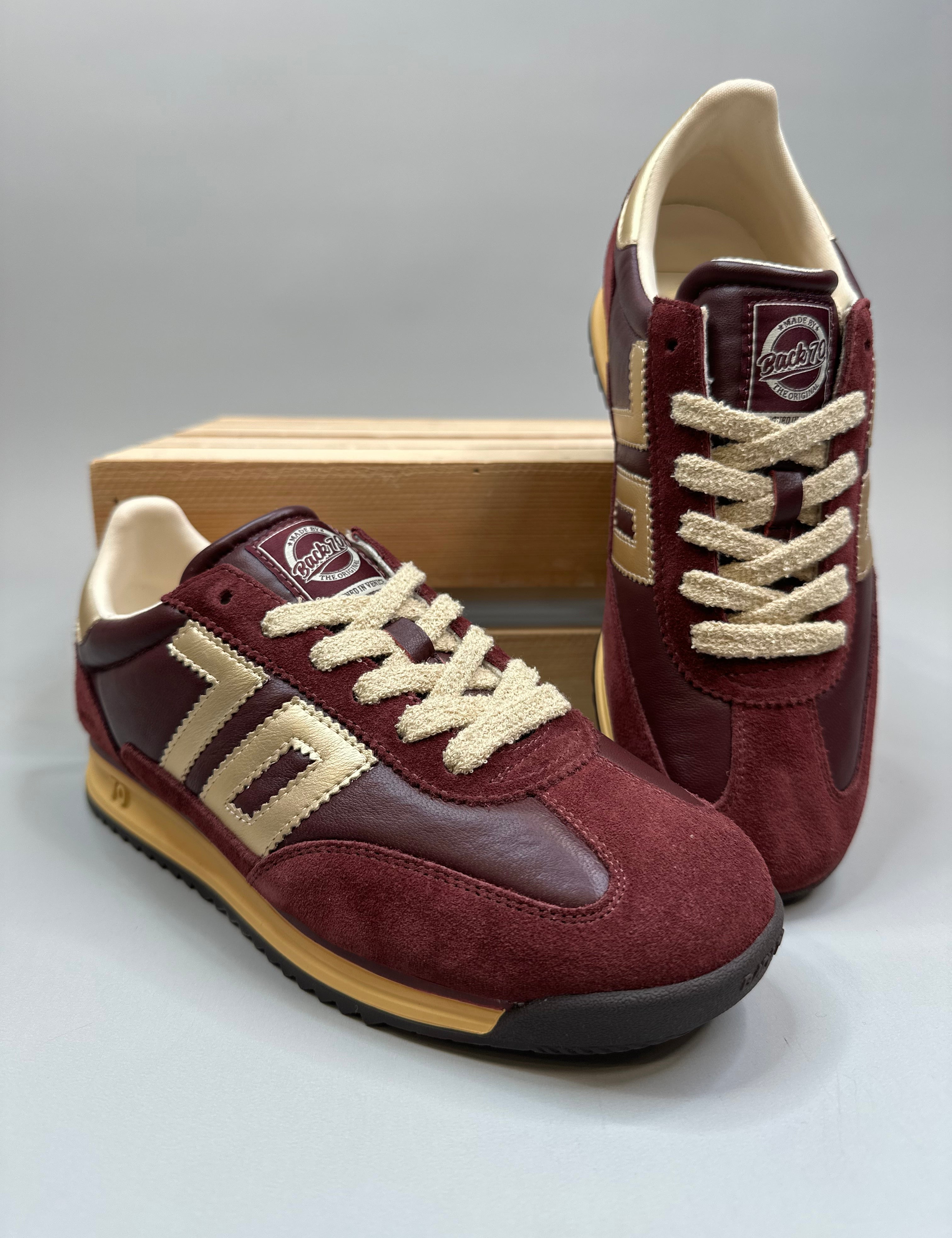 Jogger Sneaker in Wine/Gold-Back 70 Shoes - Sneaker Back 70