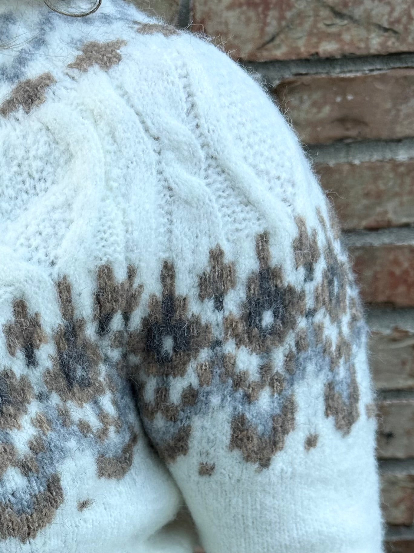 Aviendha Pullover Sweater Top - Sweater RD International