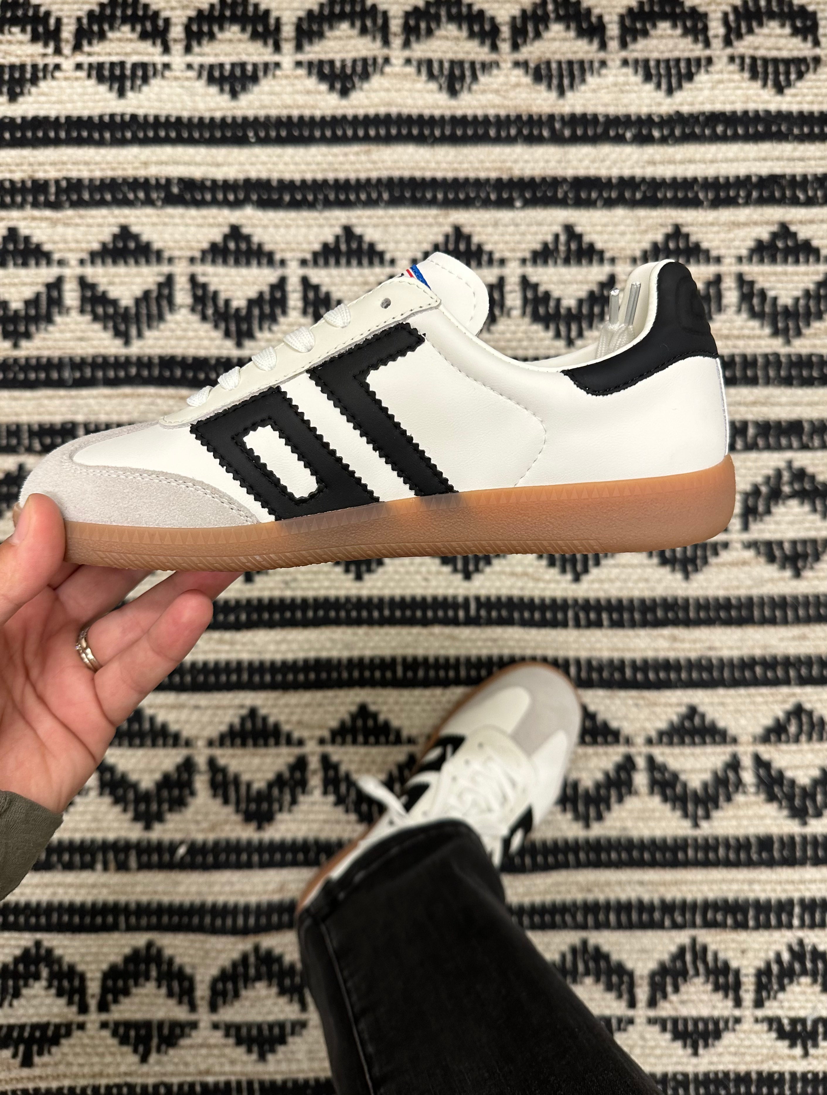 CLOUD White/Black Sneaker Shoes - Sneaker Back 70