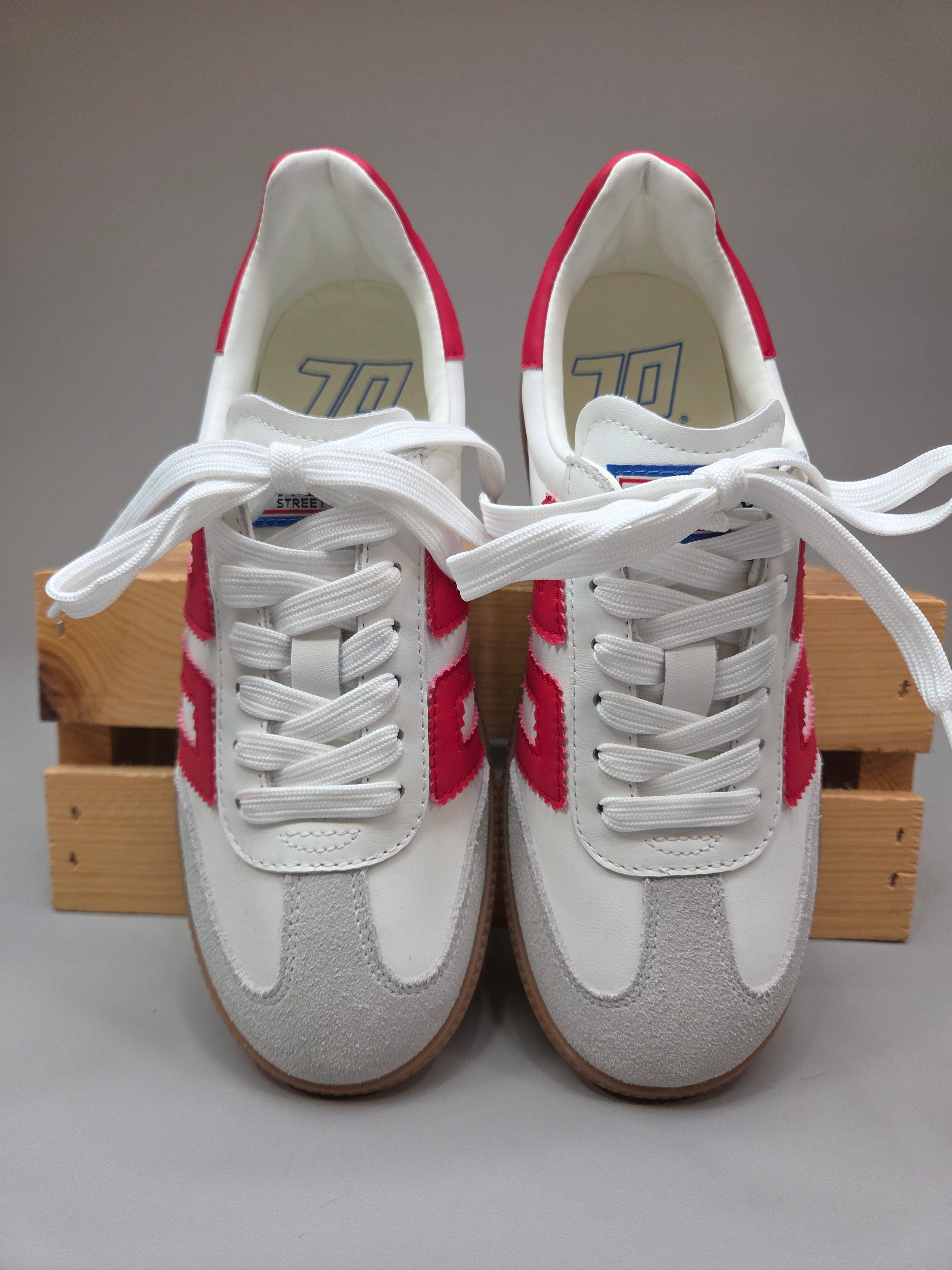 CLOUD White/Red Sneaker Shoes - Sneaker Back 70
