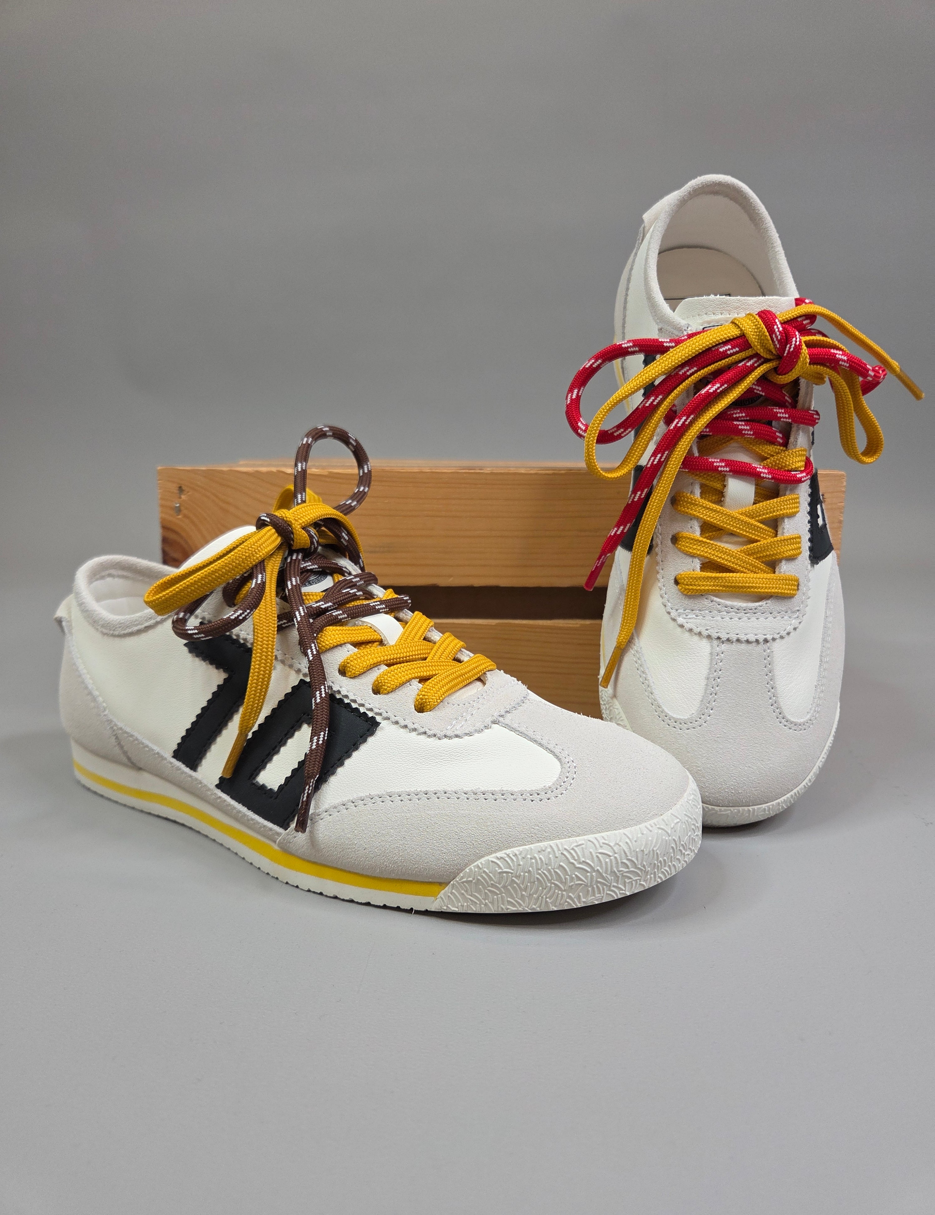 LEON- White & Black Sneaker Shoes - Sneaker Back 70