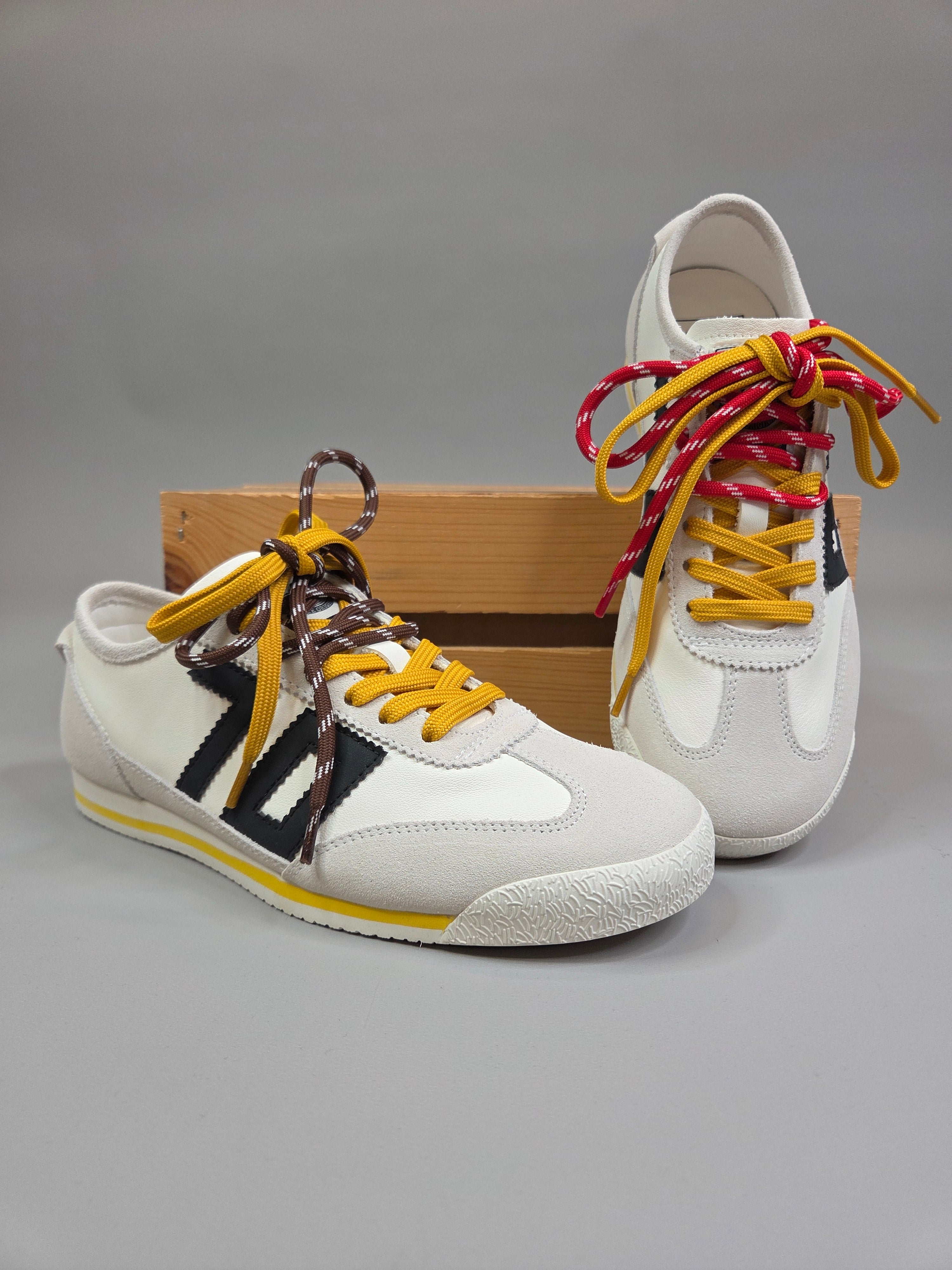 LEON- White & Black Sneaker Shoes - Sneaker Back 70