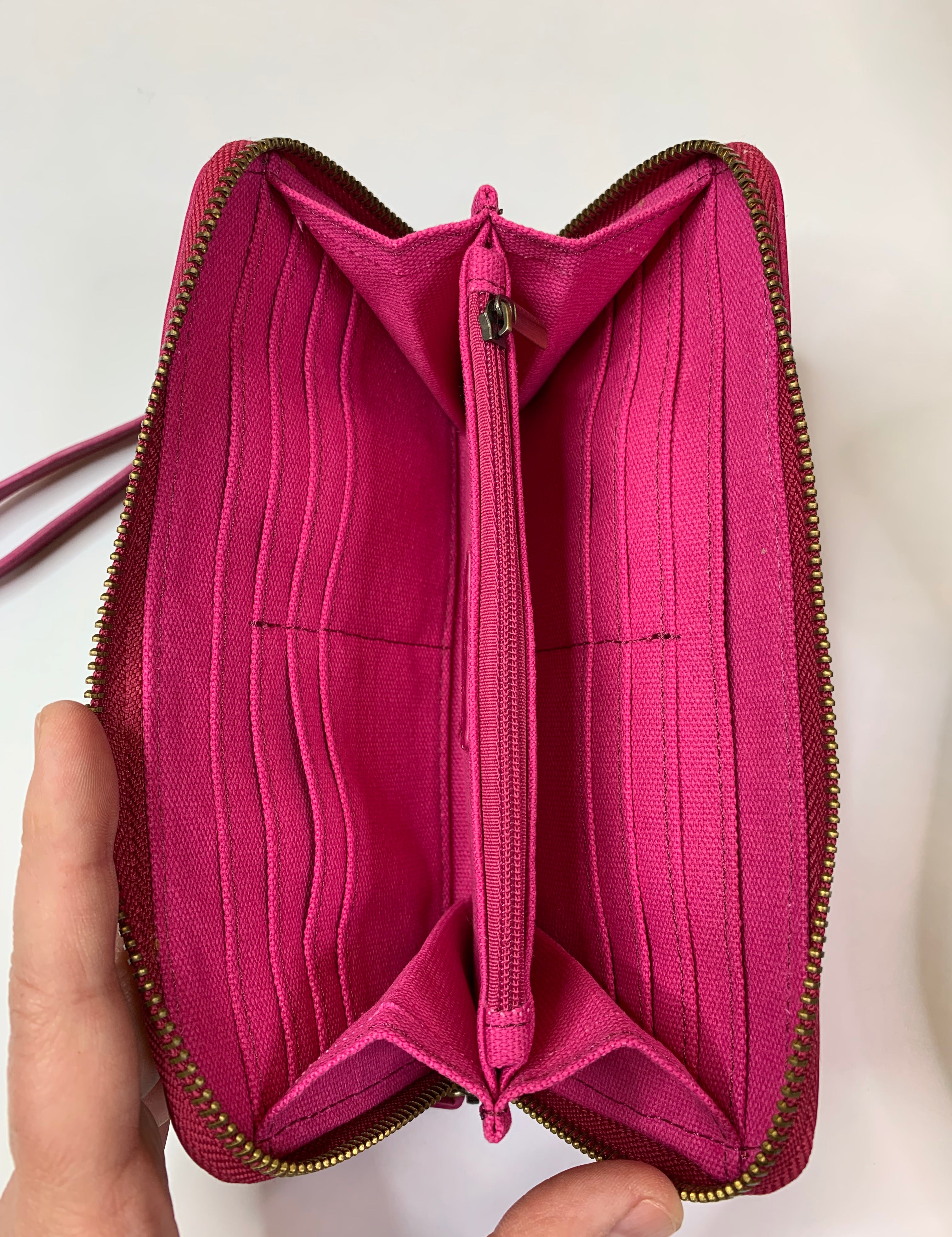 CHLOE ZIP AROUND Bags- Wallets & Wristlets JOY SUSAN